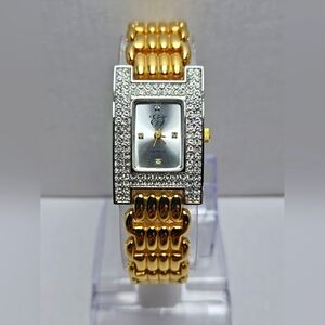 Womens Elizabeth Taylor White Diamonds Gold Crystals Rhinestones New Battery